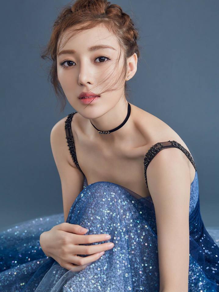 長裙明星,長裙明星，時尚風(fēng)潮的演繹者