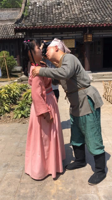 女群眾演員踏遍山河，探尋內(nèi)心寧靜之地